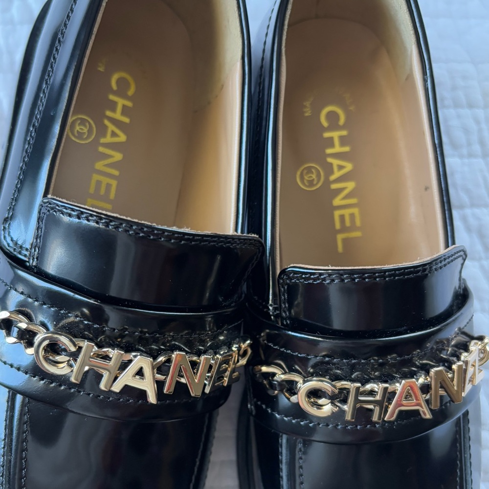 AUTH CHANEL BLACK PATENT LOAFER GOLD CHAIN SZ “37C” - Picture 6 of 6